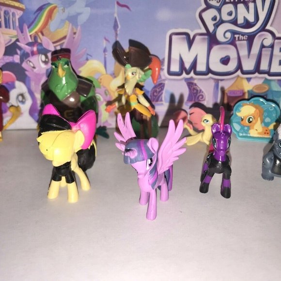 My Little Pony Movie Deluxe Figure Set Of 12 with Sticker and Ring - Picture 2 of 9